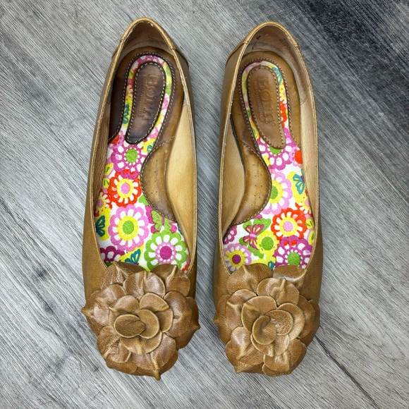 Born round toe flats, 3D flower embellishments, Good used condition - Picture 4 of 15